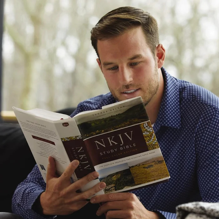 Grim and Oro: Dueling Crowns Edition (A Lightlark Saga Deluxe Companion Book) - Image 6